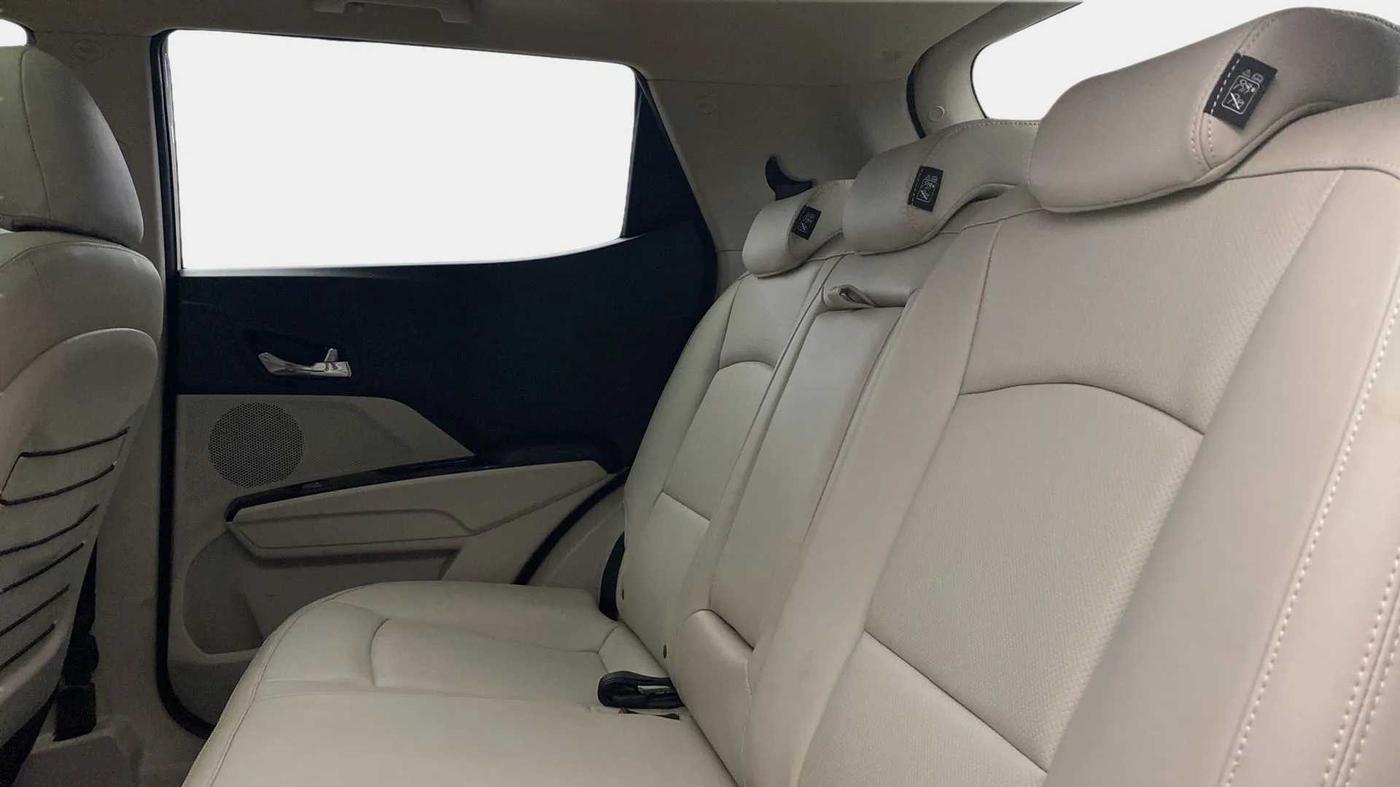 2023 Mahindra XUV300 W8 (O) 1.5 DIESEL, Diesel, Manual, 6,629 km, Right Side Rear Door Cabin