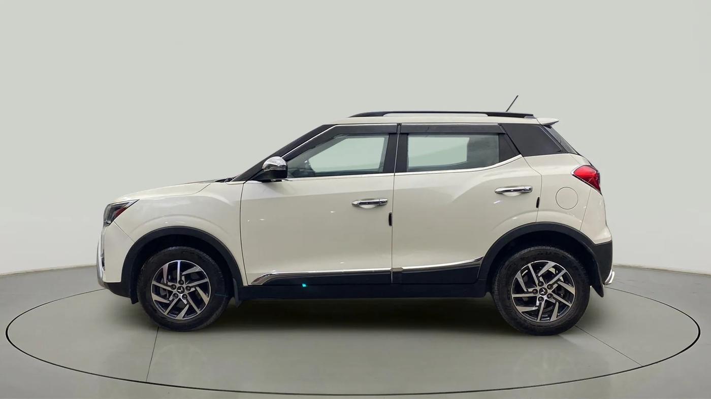 2023 Mahindra XUV300 W8 (O) 1.5 DIESEL, Diesel, Manual, 6,629 km, Left Side