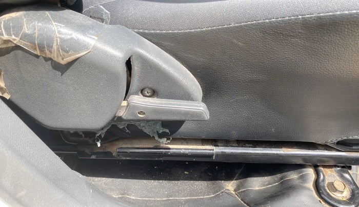 2016 Maruti Alto 800 LXI, Petrol, Manual, 67,744 km, Driver Side Adjustment Panel