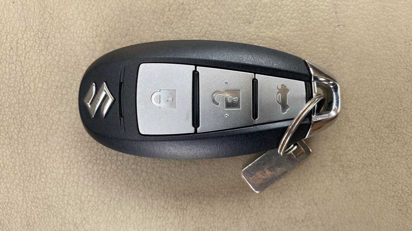 2019 Maruti Ciaz ALPHA  AT 1.5 SHVS PETROL, Petrol, Automatic, 83,454 km, Key Close Up