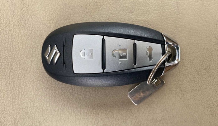 2019 Maruti Ciaz ALPHA  AT 1.5 SHVS PETROL, Petrol, Automatic, 83,454 km, Key Close Up