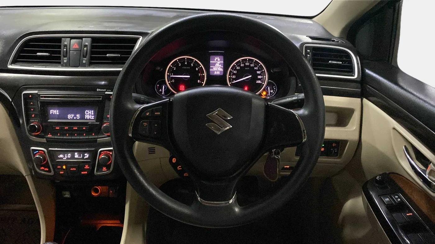 2015 Maruti Ciaz VXI+, Petrol, Manual, 40,264 km, Steering Wheel Close Up