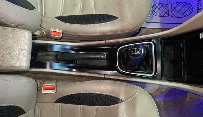 2015 Maruti Ciaz VXI+, Petrol, Manual, 40,264 km, Gear Lever