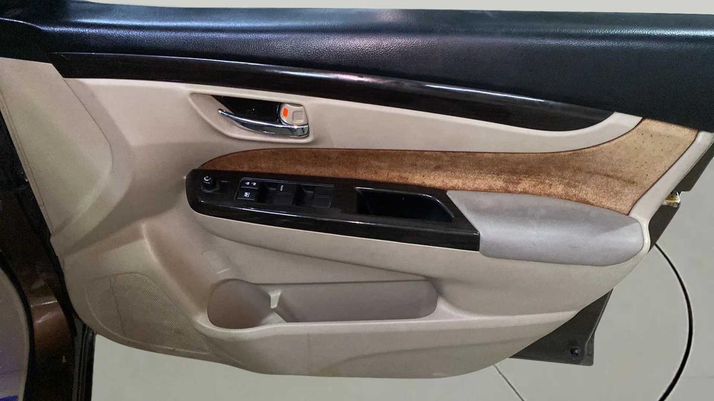 2015 Maruti Ciaz VXI+, Petrol, Manual, 40,264 km, Driver Side Door Panels Control