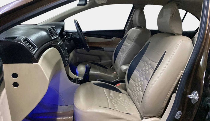 2015 Maruti Ciaz VXI+, Petrol, Manual, 40,264 km, Right Side Front Door Cabin