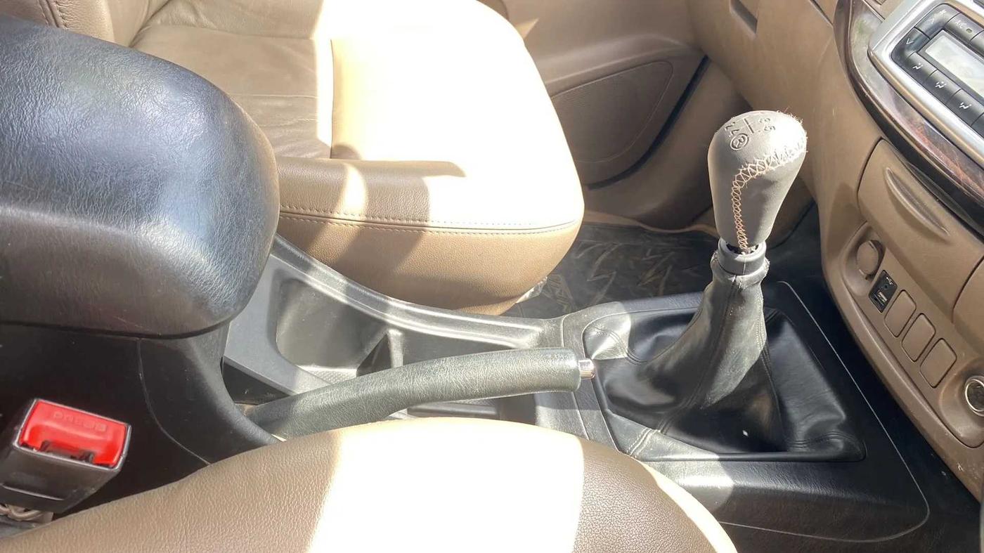 2015 Toyota Innova 2.5 ZX 7 STR, Diesel, Manual, 1,21,214 km, Gear Lever