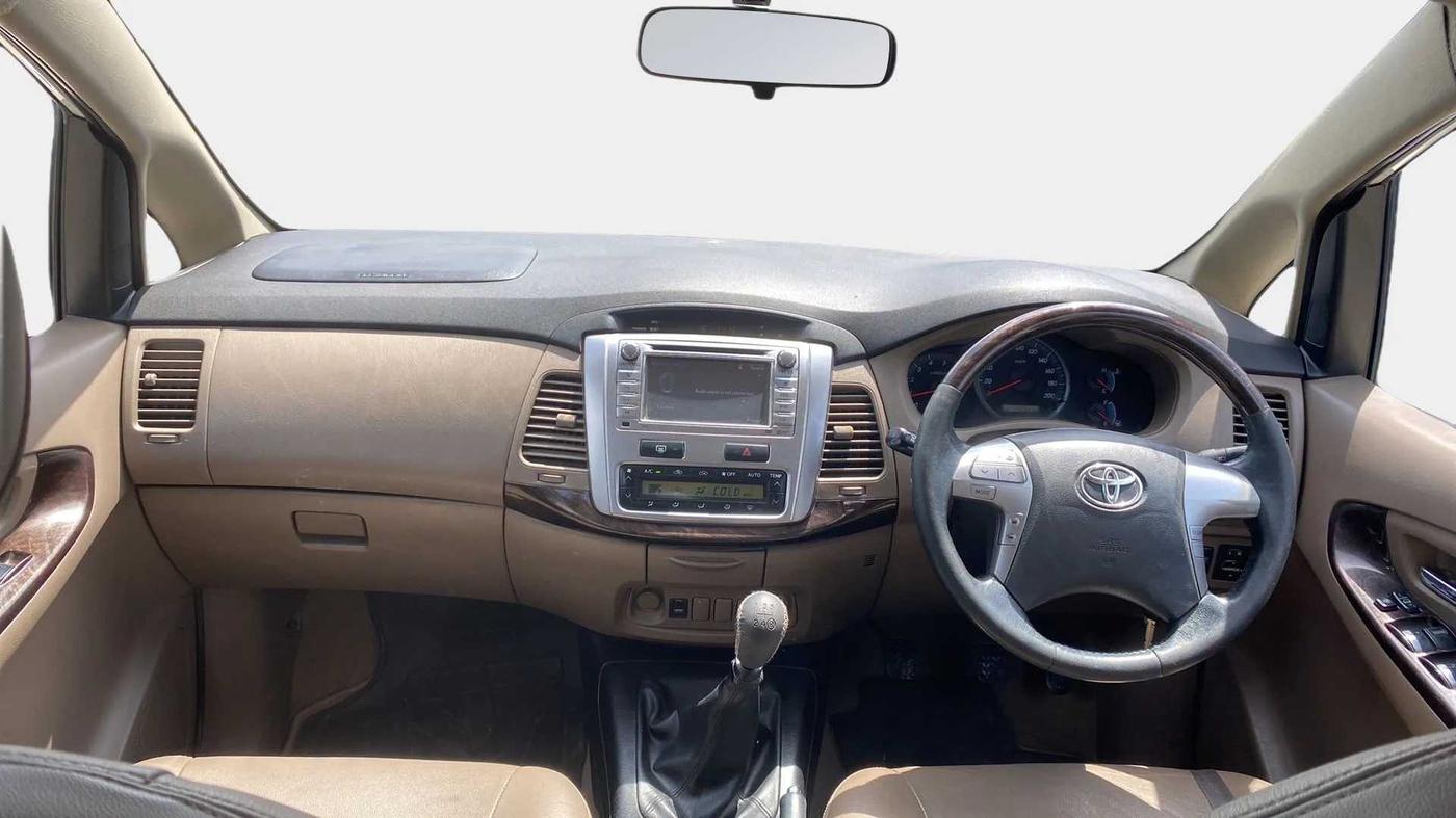 2015 Toyota Innova 2.5 ZX 7 STR, Diesel, Manual, 1,21,214 km, Dashboard
