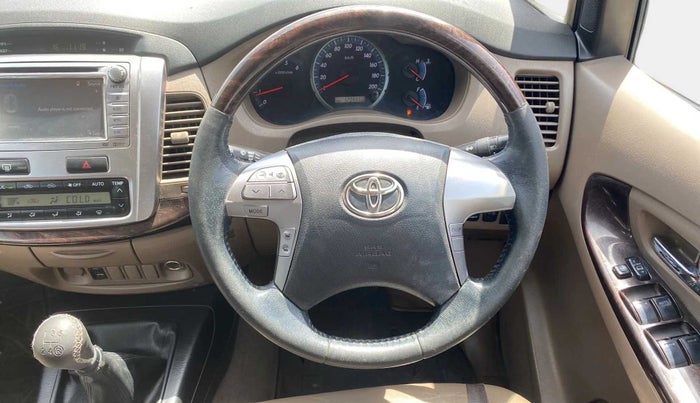 2015 Toyota Innova 2.5 ZX 7 STR, Diesel, Manual, 1,21,214 km, Steering Wheel Close Up