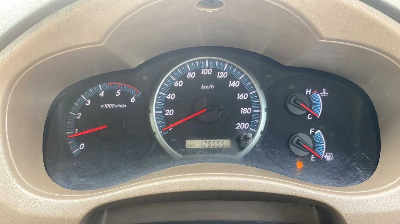 2015 Toyota Innova 2.5 ZX 7 STR, Diesel, Manual, 1,21,214 km, Odometer Image