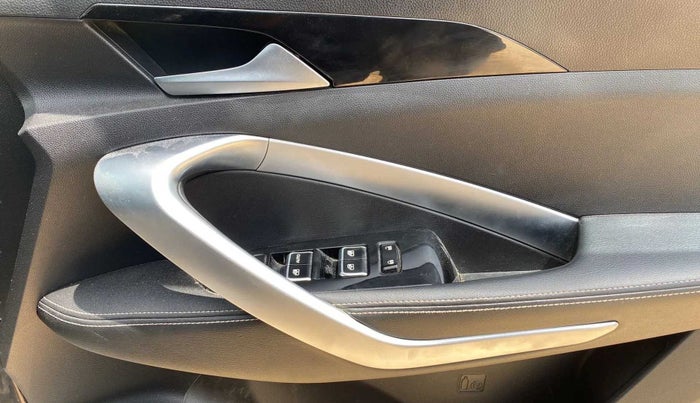 2020 MG HECTOR SHARP 1.5 DCT PETROL, Petrol, Automatic, 58,928 km, Driver Side Door Panels Control