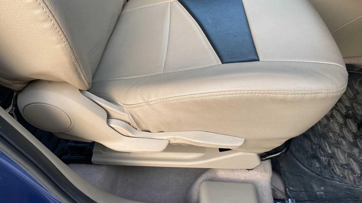 2018 Maruti Dzire VXI, Petrol, Manual, 19,913 km, Driver Side Adjustment Panel