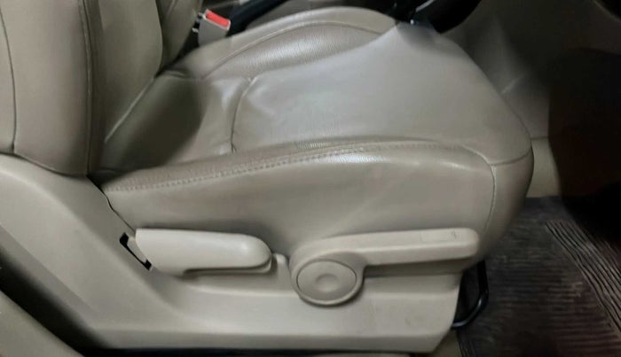 2016 Maruti Ciaz ZXI+ AT, Petrol, Automatic, 64,811 km, Driver Side Adjustment Panel