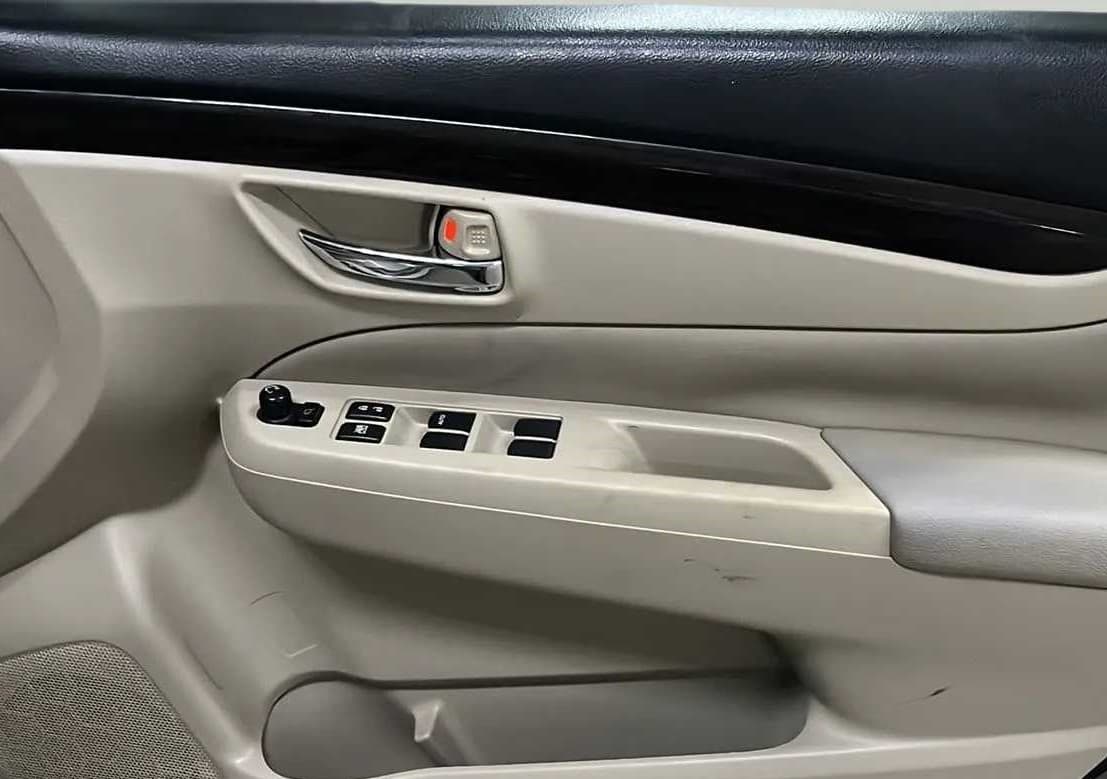 2016 Maruti Ciaz ZXI+ AT, Petrol, Automatic, 64,811 km, Driver Side Door Panels Control