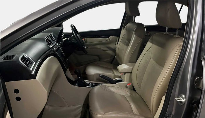 2016 Maruti Ciaz ZXI+ AT, Petrol, Automatic, 64,811 km, Right Side Front Door Cabin