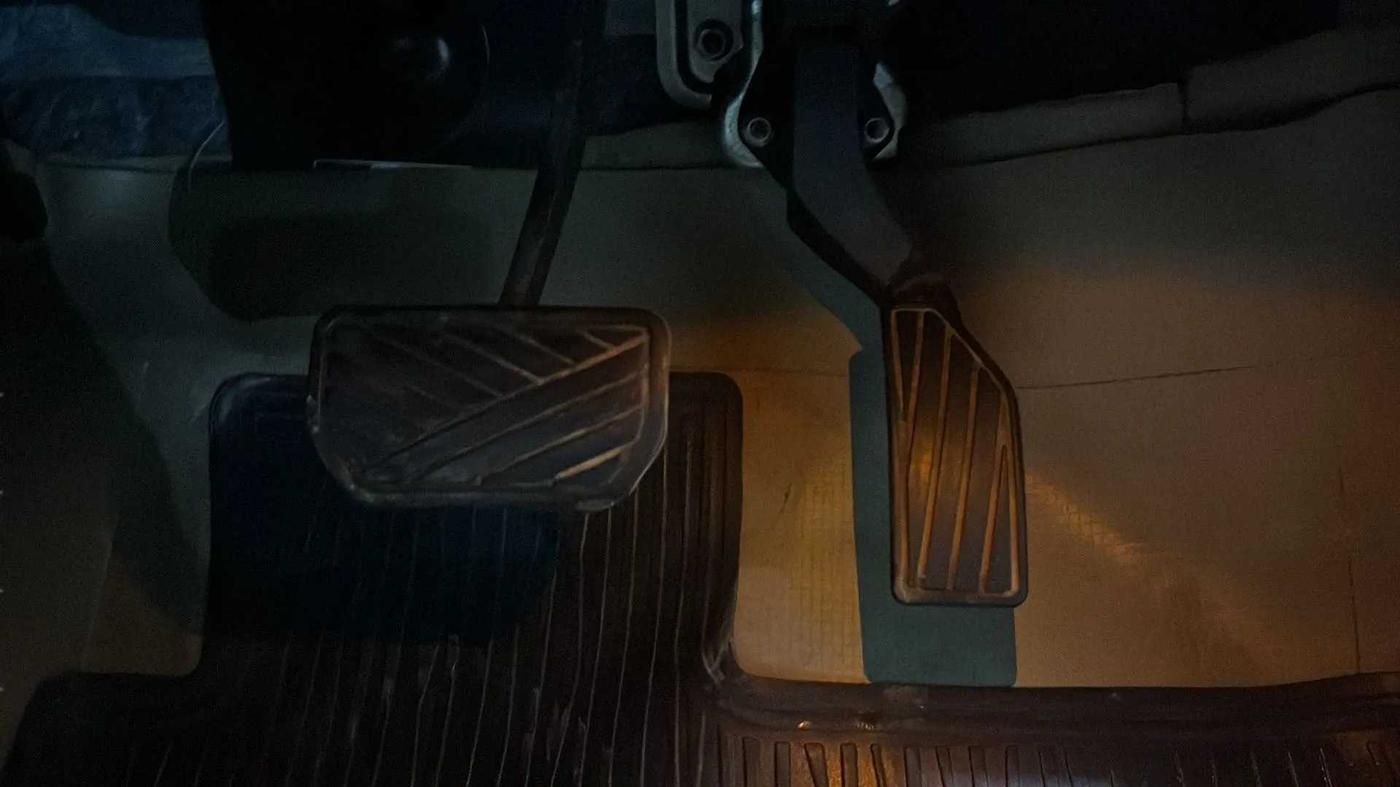 2016 Maruti Ciaz ZXI+ AT, Petrol, Automatic, 64,811 km, Pedals