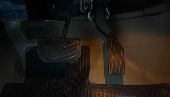 2016 Maruti Ciaz ZXI+ AT, Petrol, Automatic, 64,811 km, Pedals