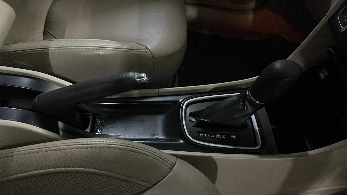 2016 Maruti Ciaz ZXI+ AT, Petrol, Automatic, 64,811 km, Gear Lever
