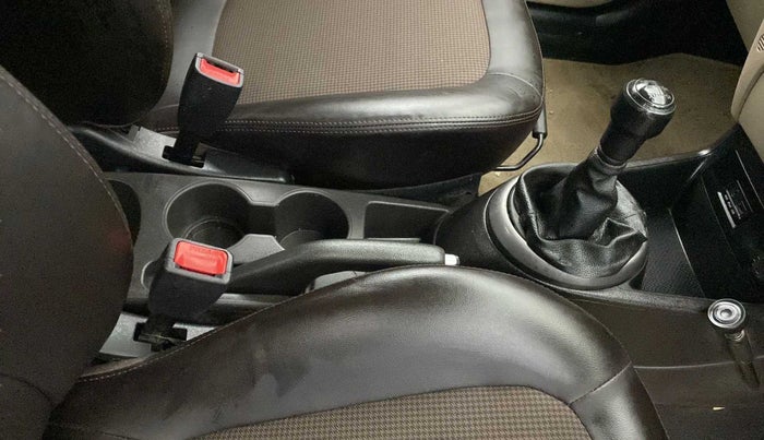 2012 Hyundai i20 MAGNA (O) 1.2, Petrol, Manual, 32,774 km, Gear Lever