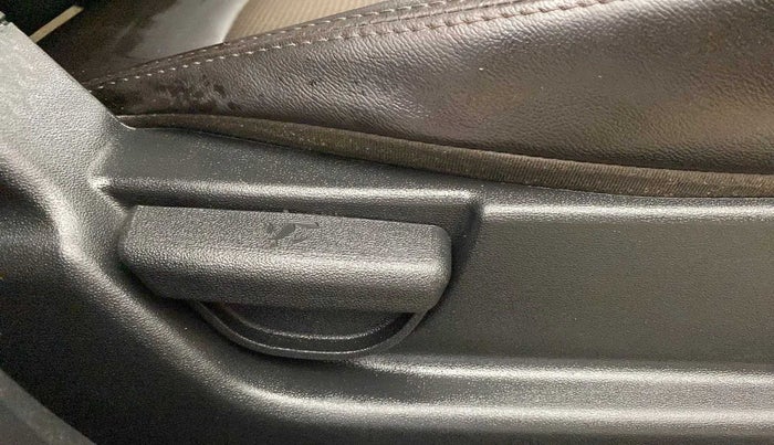 2012 Hyundai i20 MAGNA (O) 1.2, Petrol, Manual, 32,774 km, Driver Side Adjustment Panel