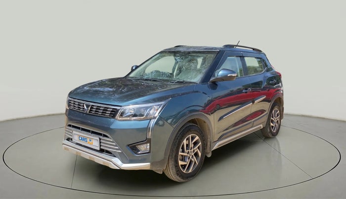 2022 Mahindra XUV300 W8 (O) 1.2 PETROL, Petrol, Manual, 27,299 km, Left Front Diagonal