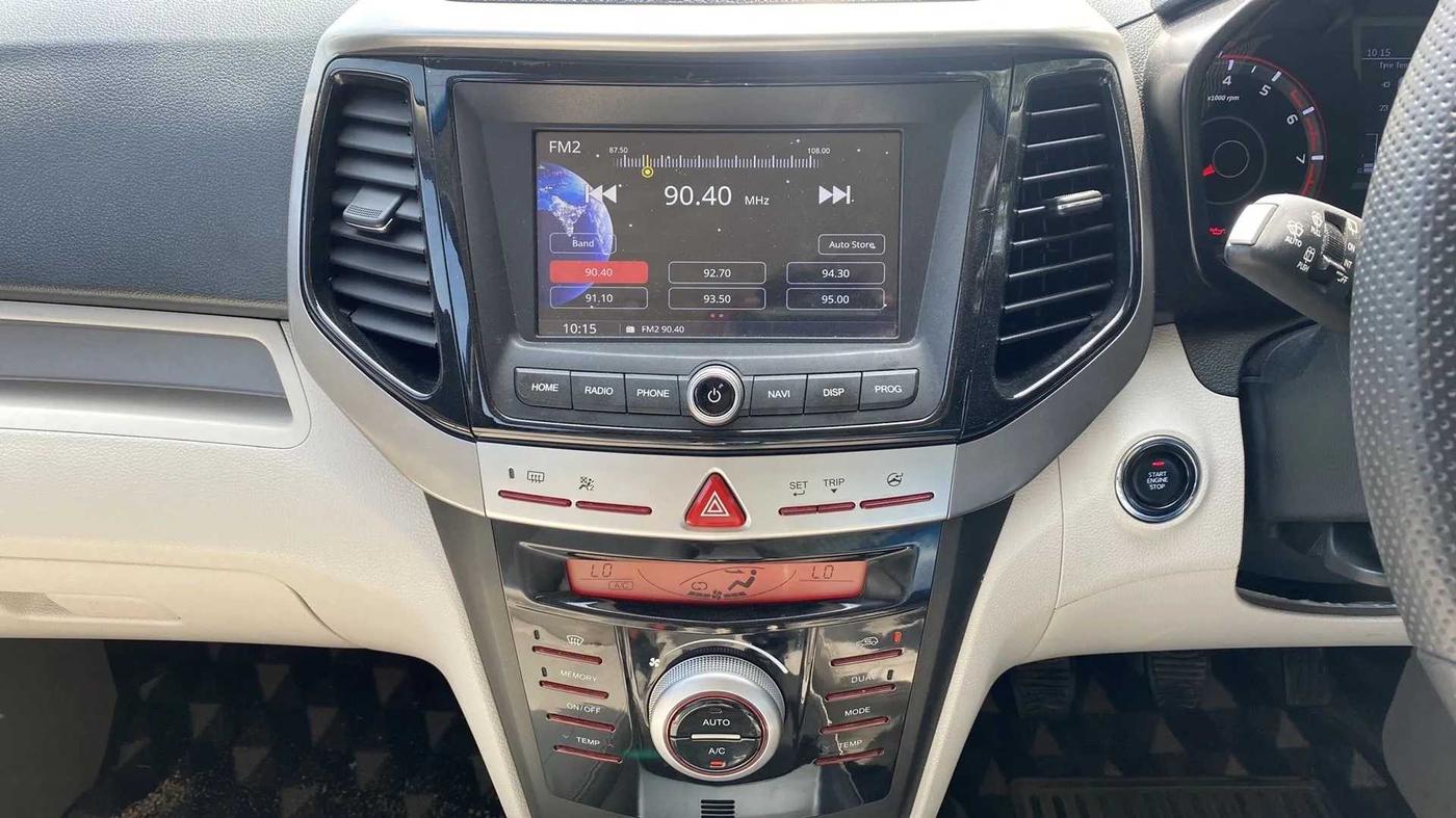 2022 Mahindra XUV300 W8 (O) 1.2 PETROL, Petrol, Manual, 27,299 km, Air Conditioner