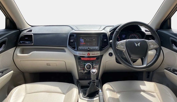 2022 Mahindra XUV300 W8 (O) 1.2 PETROL, Petrol, Manual, 27,299 km, Dashboard