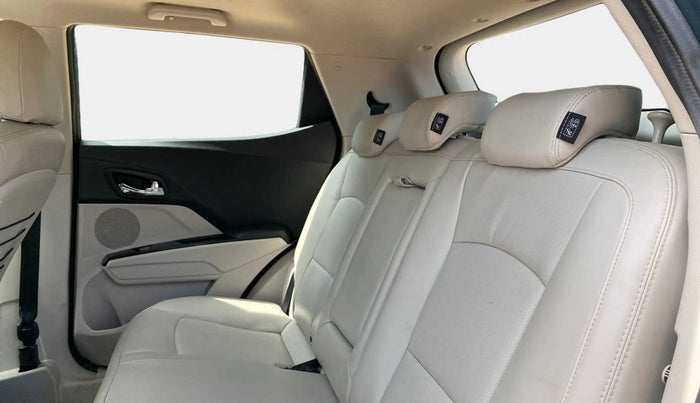 2022 Mahindra XUV300 W8 (O) 1.2 PETROL, Petrol, Manual, 27,299 km, Right Side Rear Door Cabin