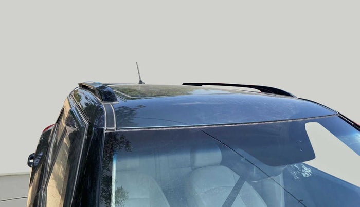 2022 Mahindra XUV300 W8 (O) 1.2 PETROL, Petrol, Manual, 27,299 km, Roof