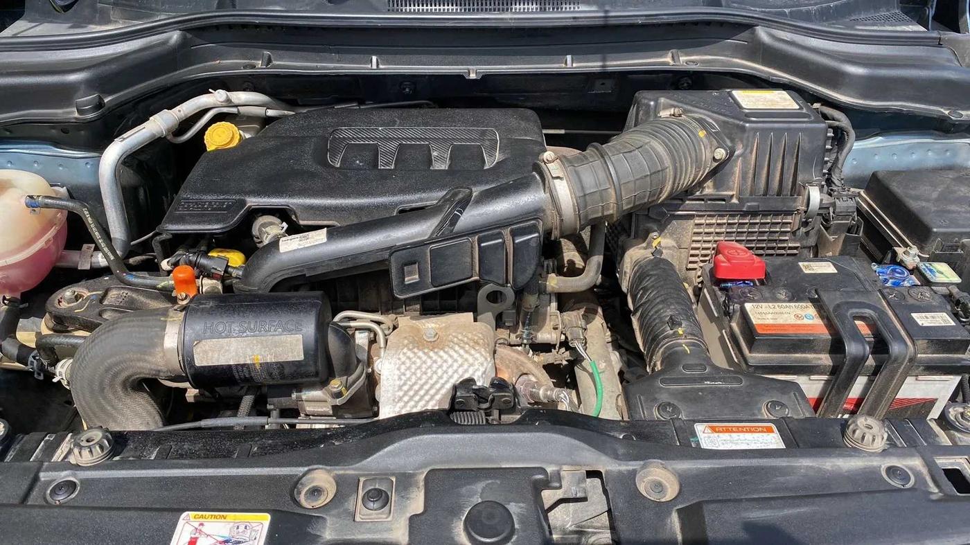 2022 Mahindra XUV300 W8 (O) 1.2 PETROL, Petrol, Manual, 27,299 km, Open Bonet