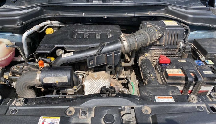 2022 Mahindra XUV300 W8 (O) 1.2 PETROL, Petrol, Manual, 27,299 km, Open Bonet