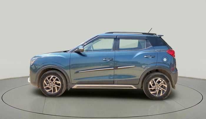 2022 Mahindra XUV300 W8 (O) 1.2 PETROL, Petrol, Manual, 27,299 km, Left Side