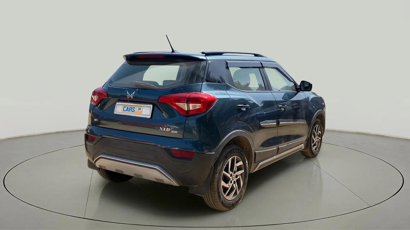 2022 Mahindra XUV300 W8 (O) 1.2 PETROL, Petrol, Manual, 27,299 km, Right Back Diagonal