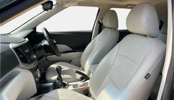2022 Mahindra XUV300 W8 (O) 1.2 PETROL, Petrol, Manual, 27,299 km, Right Side Front Door Cabin