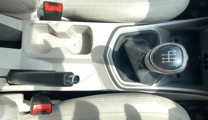 2022 Mahindra XUV300 W8 (O) 1.2 PETROL, Petrol, Manual, 27,299 km, Gear Lever