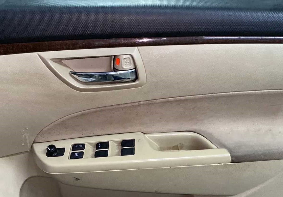 2014 Maruti Swift Dzire VXI, Petrol, Manual, 24,422 km, Driver Side Door Panels Control