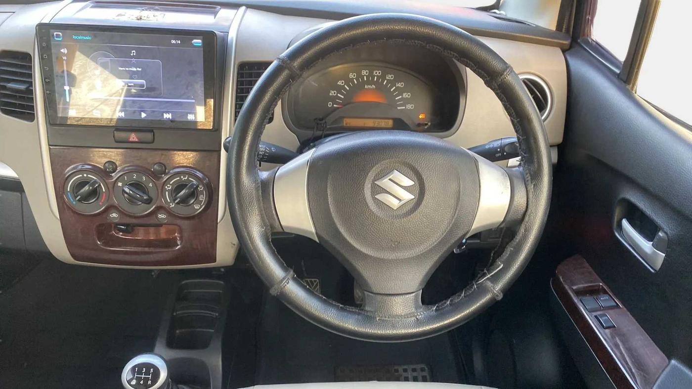 2017 Maruti Wagon R 1.0 LXI CNG, CNG, Manual, 93,101 km, Steering Wheel Close Up