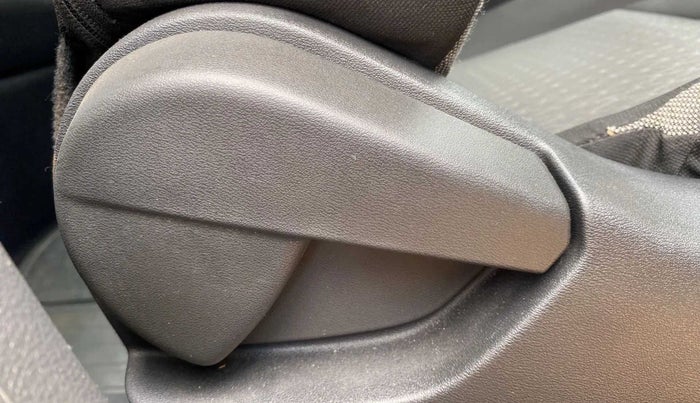 2022 Nissan MAGNITE XE, Petrol, Manual, 19,286 km, Driver Side Adjustment Panel