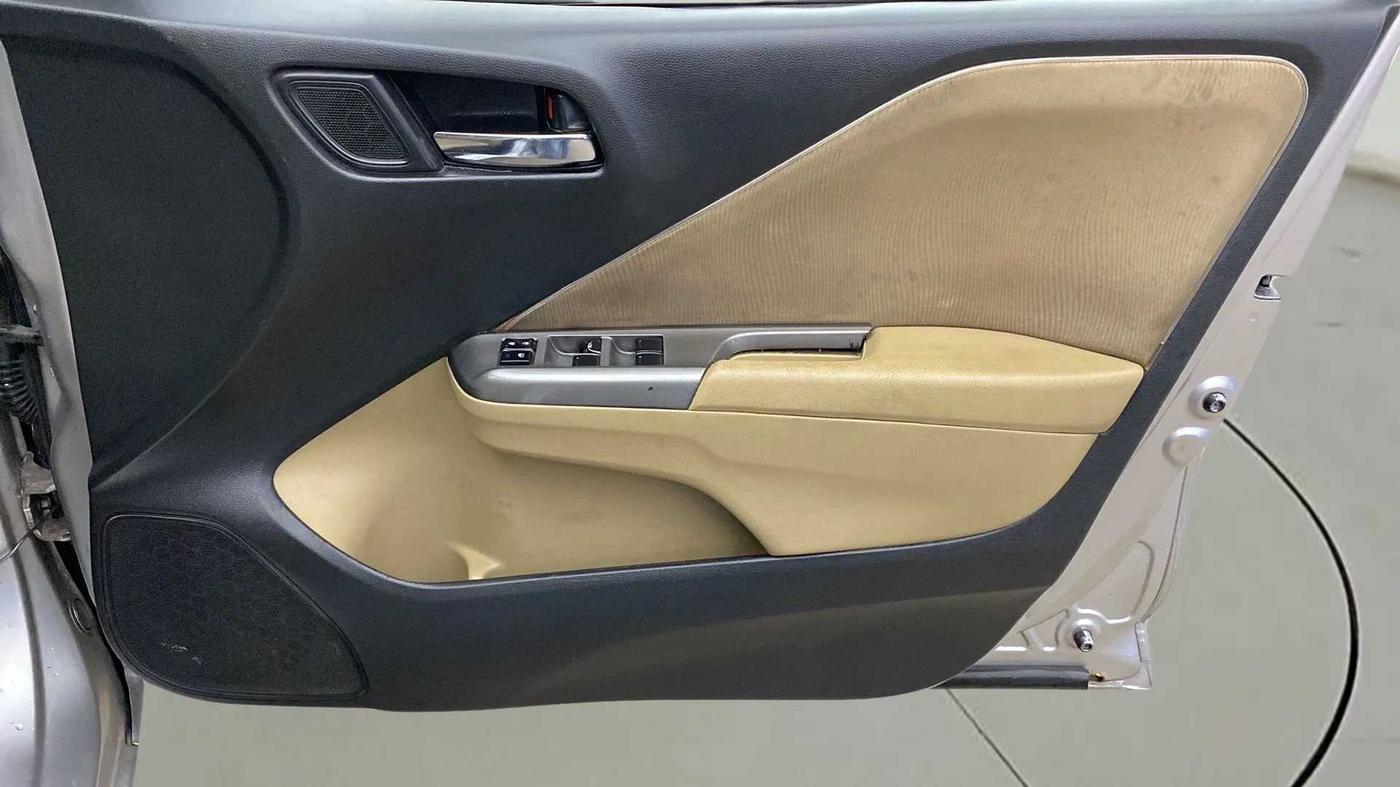 2015 Honda City 1.5L I-VTEC V MT, CNG, Manual, 78,193 km, Driver Side Door Panels Control