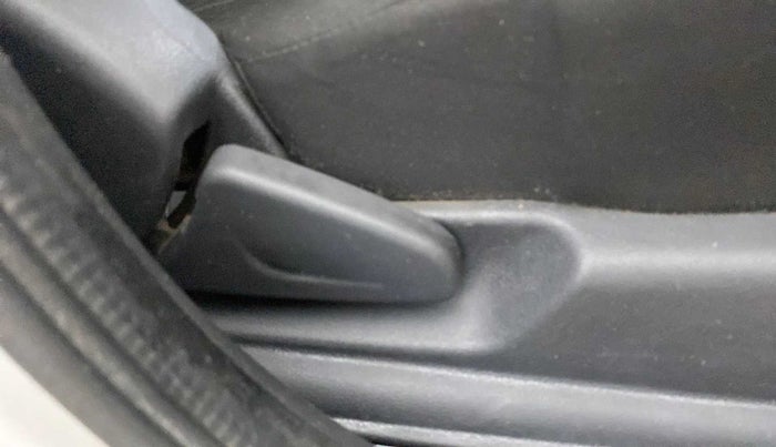 2016 Renault Kwid RXT 0.8, Petrol, Manual, 73,348 km, Driver Side Adjustment Panel