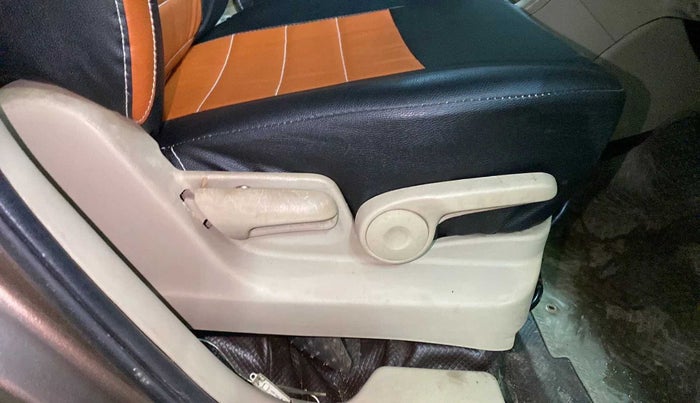 2015 Maruti Ertiga ZXI, Petrol, Manual, 61,045 km, Driver Side Adjustment Panel