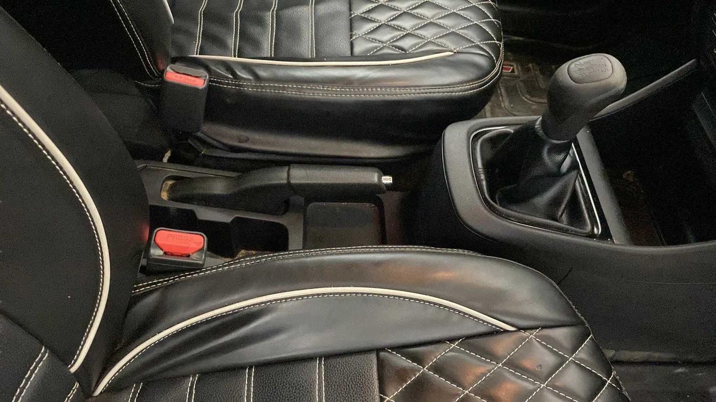 2023 Tata PUNCH PURE MT, Petrol, Manual, 38,444 km, Gear Lever