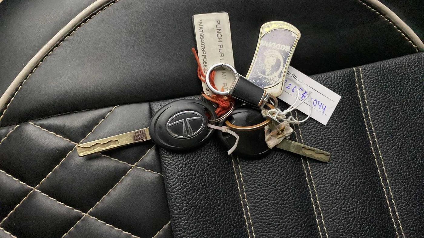 2023 Tata PUNCH PURE MT, Petrol, Manual, 38,444 km, Key Close Up