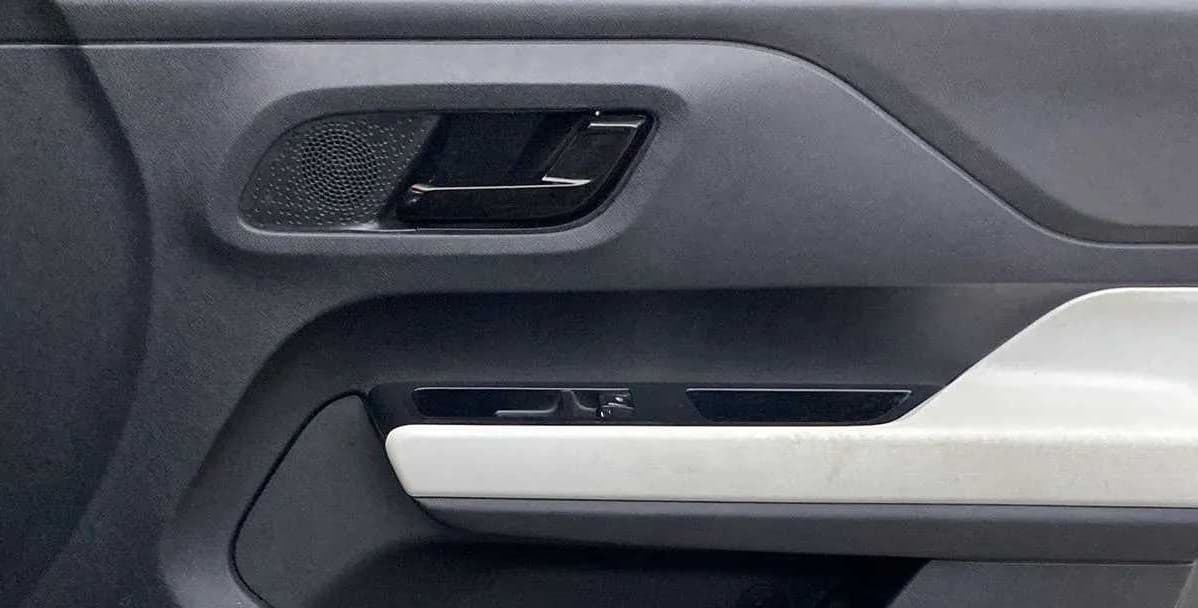 2023 Tata PUNCH PURE MT, Petrol, Manual, 38,444 km, Driver Side Door Panels Control
