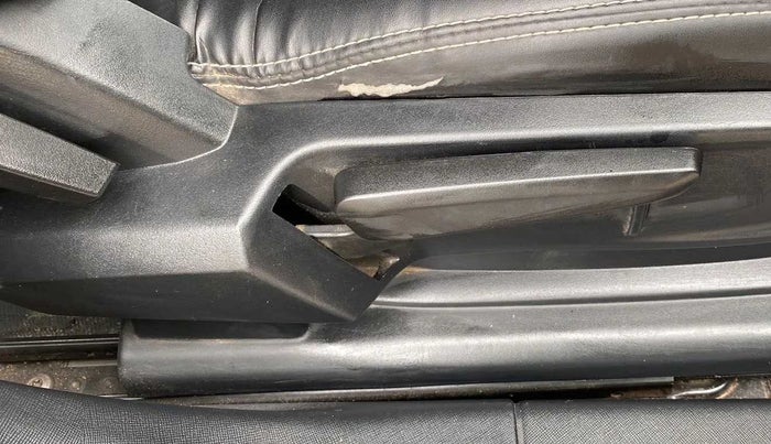 2021 Tata ALTROZ XZ PETROL, Petrol, Manual, 52,443 km, Driver Side Adjustment Panel