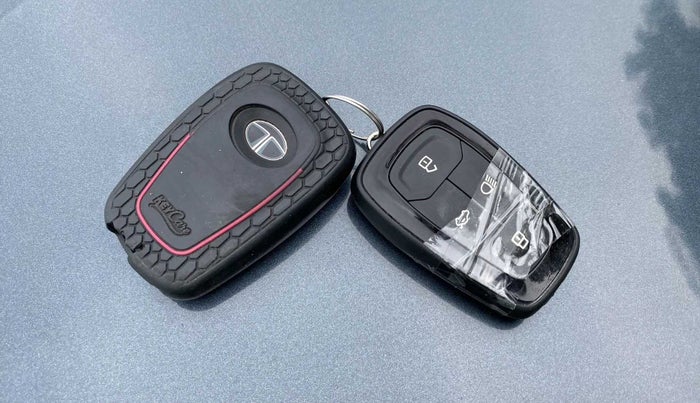 2021 Tata ALTROZ XZ PETROL, Petrol, Manual, 52,443 km, Key Close Up