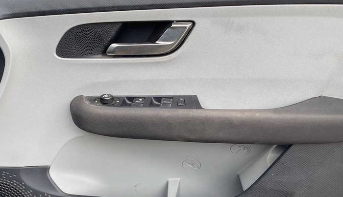 2021 Tata ALTROZ XZ PETROL, Petrol, Manual, 52,443 km, Driver Side Door Panels Control
