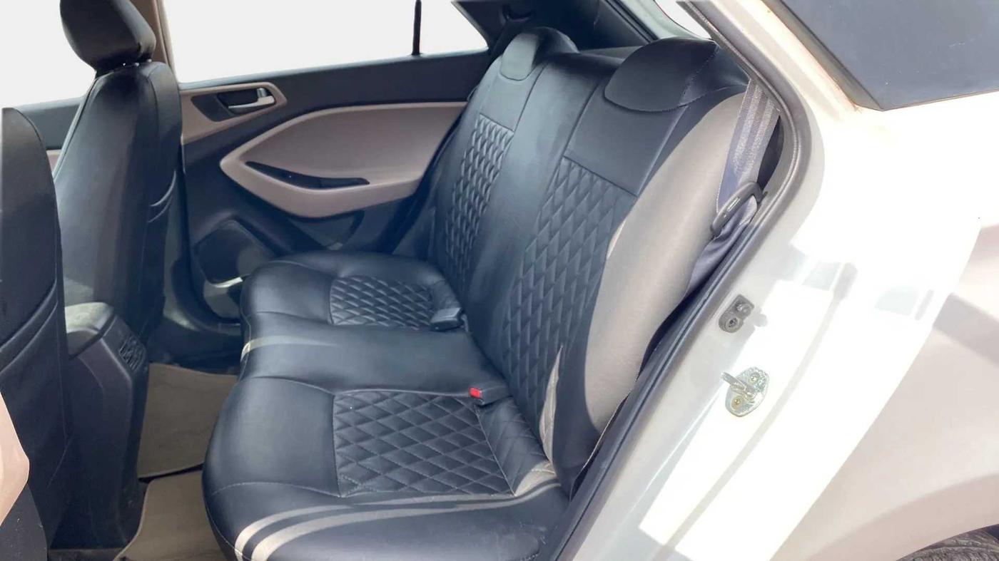 2015 Hyundai Elite i20 SPORTZ 1.2, Petrol, Manual, 28,836 km, Right Side Rear Door Cabin