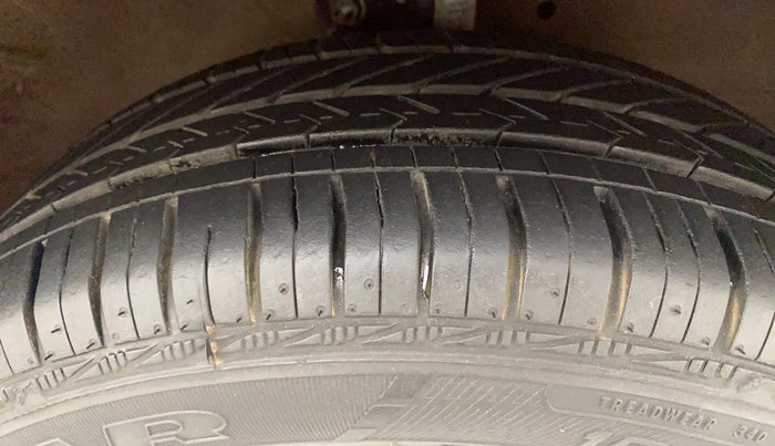 2015 Maruti Celerio VXI, Petrol, Manual, 49,721 km, Right Front Tyre Tread