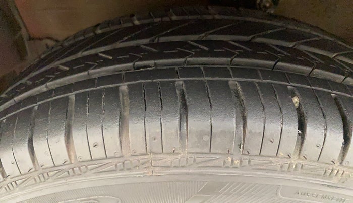 2015 Maruti Celerio VXI, Petrol, Manual, 49,721 km, Left Front Tyre Tread