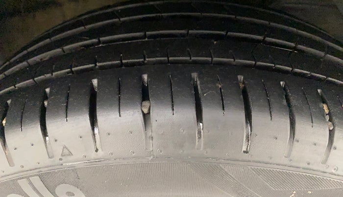 2022 Maruti Baleno ALPHA 1.2 AGS, Petrol, Automatic, 33,713 km, Right Front Tyre Tread